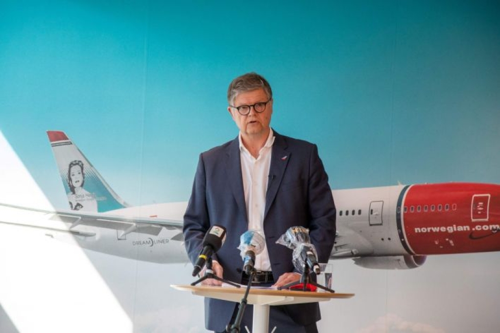 Lentoyhtiö Norwegianin toimitusjohtaja Jacob Schram sanoo, ettei yhtiö ole vielä päässyt pinteestä.  LEHTIKUVA/AFP