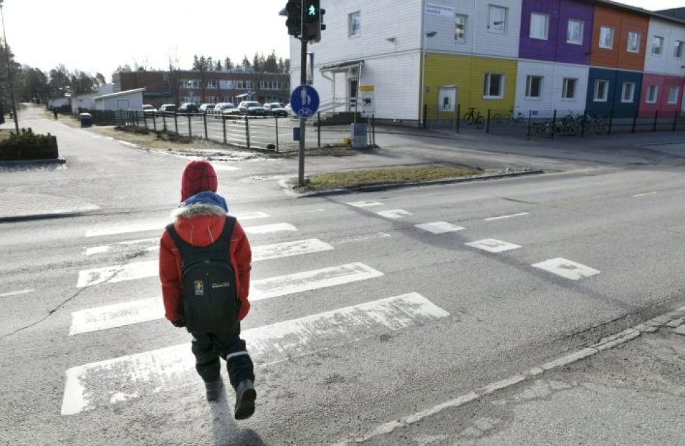 Kaikkiaan peruskoululaisista viisi prosenttia on lähiopetuksessa. LEHTIKUVA / Heikki Saukkomaa