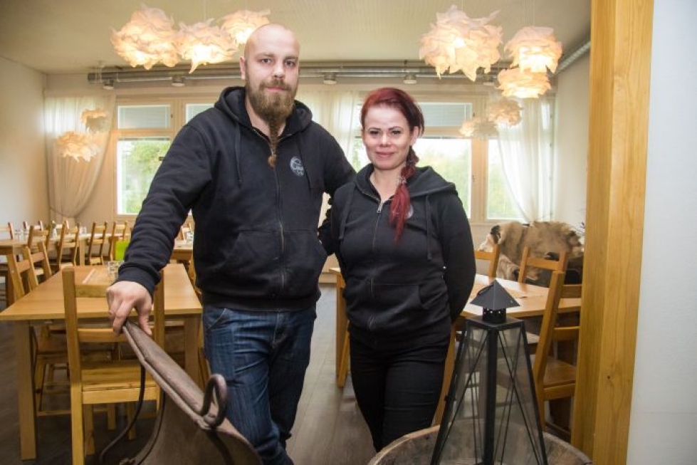 Lauri Lindgrenillä ja Tanja Karisaari-Lindgrenillä on vuosien kokemus ravintola-alalta työntekijöinä.