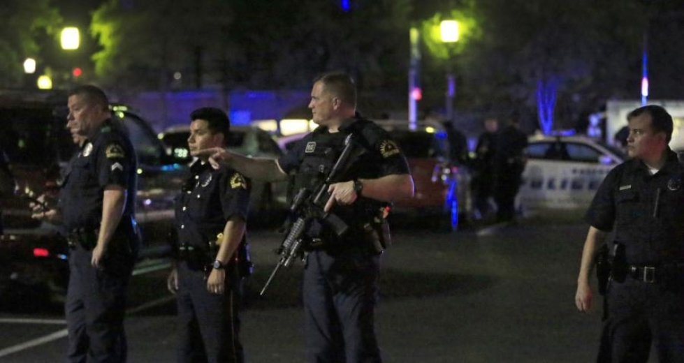 Ampujat iskivät, kun Dallasin keskustassa oli käynnissä poliisiväkivallan vastainen mielenosoitus. LEHTIKUVA/AFP