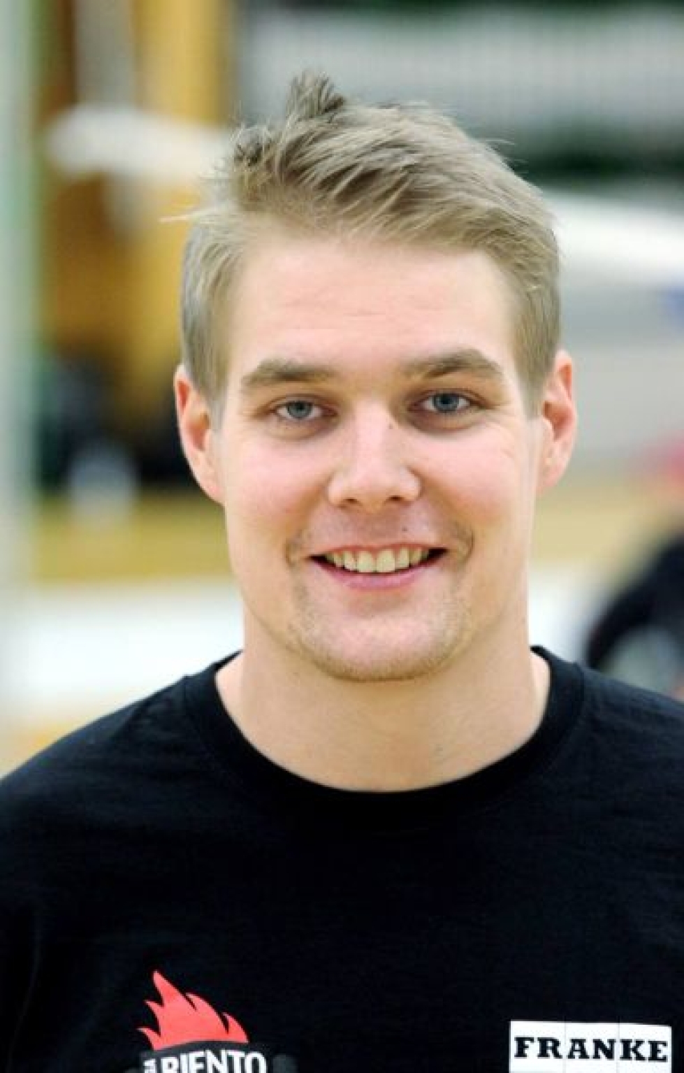 Liiga-Riennon hakkuri Ville Louhela pääsi vaihteeksi pelaamaan Kokkolassa.