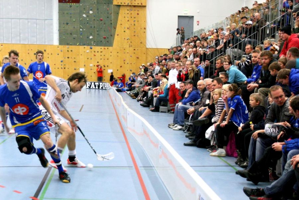 Lehmo Ballsin edustusjoukkueen cupin ottelu SSV:tä vastaan houkutteli Kontiolahden liikuntahallin täyteen paikallista yleisöä.