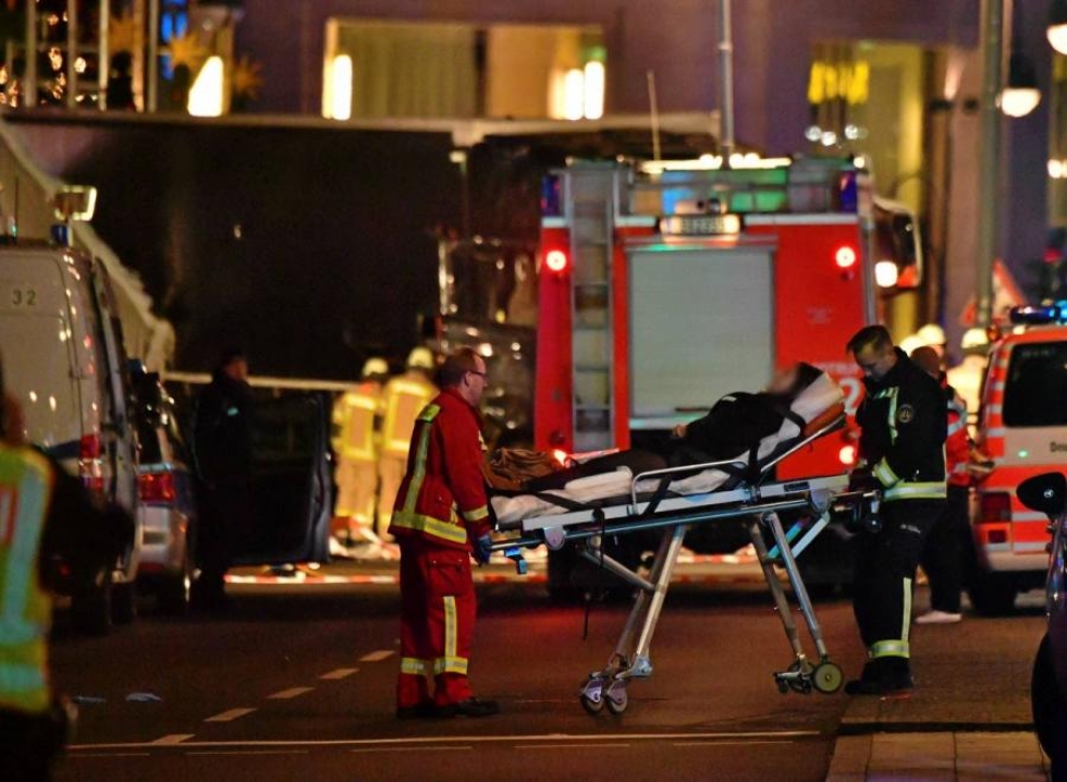 Ainakin 12 kuoli ja 48 loukkaantui, kun rekka ajoi ihmisjoukkoon joulumarkkinoilla Berliinissä maanantai-iltana.