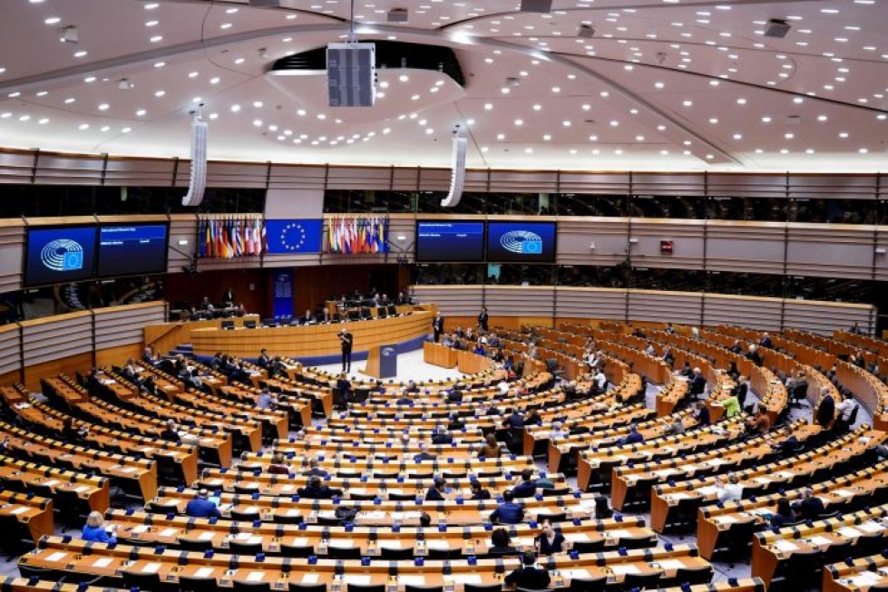 Meppejä Euroopan parlamentissä 10. maaliskuuta. Tuolloin täysistunto kesti vain päivän koronaviruksen leviämisen takia. LEHTIKUVA / AFP