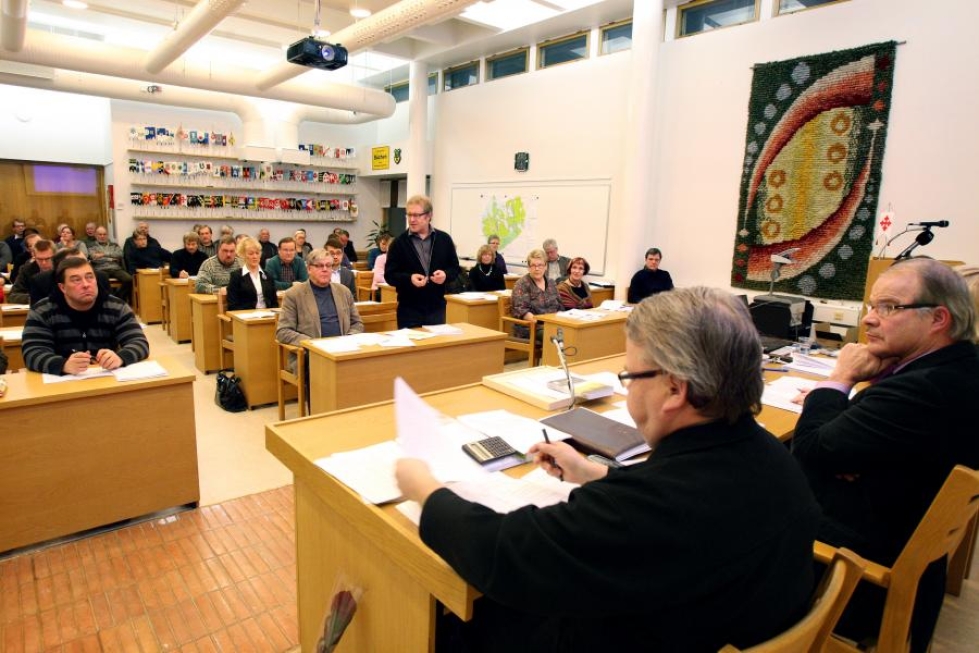 Liperin perussuomalaisten kunnanvaltuutettu Pentti Ratilainen luopuu valtuustopaikastaan. Kuva valtuuston kokouksesta viime vuodelta. 