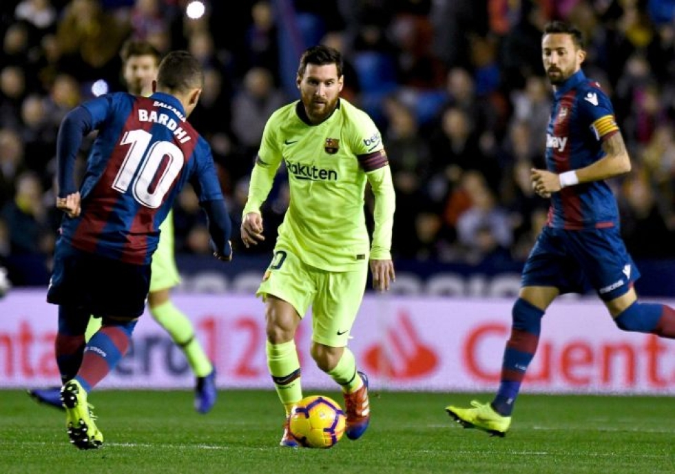 Levantella oli vaikeuksia pitää Lionel Messiä kurissa. Lehtikuva / AFP
