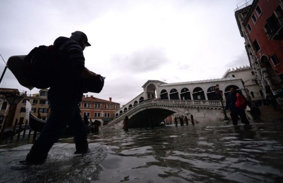 Rajut tulvat ovat koetelleet turistien suosimaa Venetsiaa. LEHTIKUVA/AFP