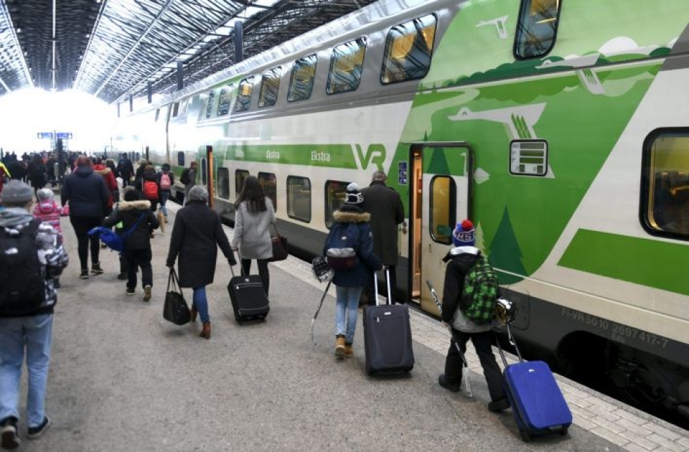 Kaukoliikenteen matkustajamäärät kasvoivat viime vuonna eniten väleillä Helsinki–Oulu, Helsinki–Rovaniemi ja Helsinki–Jyväskylä. LEHTIKUVA / MARTTI KAINULAINEN