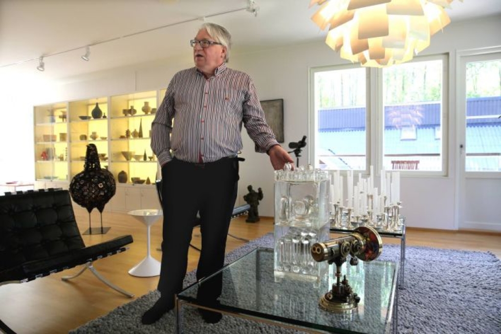 Liikemies Kyösti Kakkonen tunnetaan liike-elämän saavutusten ohella myös lasitaiteen keräilijänä ja asiantuntijana.