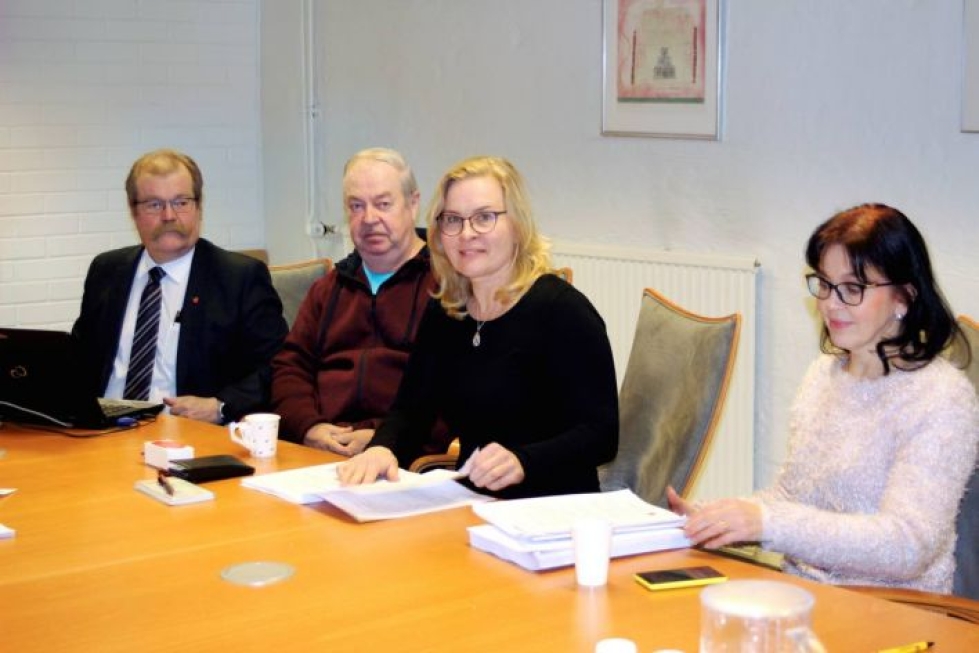 Outokummun kaupungin talousarviota esitelleet Pekka Hyvönen, Pentti Jääskeläinen, Hanna Huttunen ja Päivi Lintumäki olivat yksimielisiä siitä, että taloustilanne näyttää haasteelliselta.