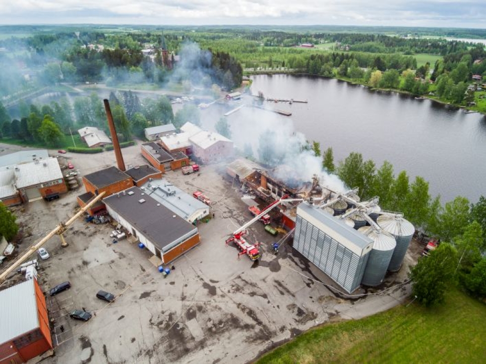 Liperin Myllyn tuotantotilat paloivat viime perjantaina aamuyöstä syttyneessä tulipalossa. 