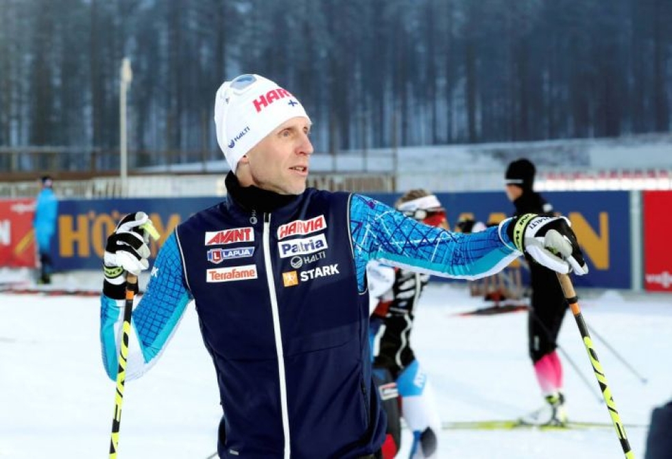 Suomen ampumahiihtomaajoukkueen päävalmentaja Jonne Kähkönen näkee, että IBU:n tarkka paimennus on mahdollistanut sen, että maajoukkueet jatkavat kilpailemista joulukuussa Itävallassa.