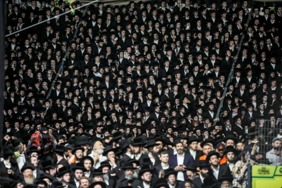 Israelin Meroniin oli kokoontunut kymmeniätuhansia hasidijuutalaisia uskonnolliseen juhlaan. Kymmenet saivat surmansa väkijoukon tungoksessa. LEHTIKUVA / AFP