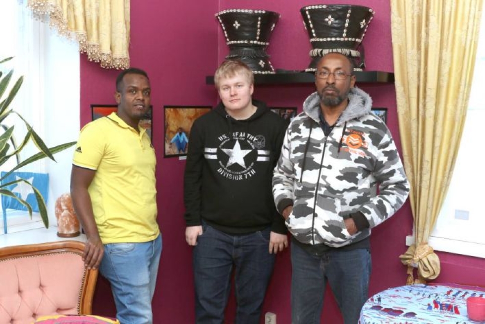 Mohamed Farhan Ahmed, Antti Vallius ja Mahamud Aweys Mohamed osallistuivat Mogadishu-näyttelyn avajaisiin viime viikolla.