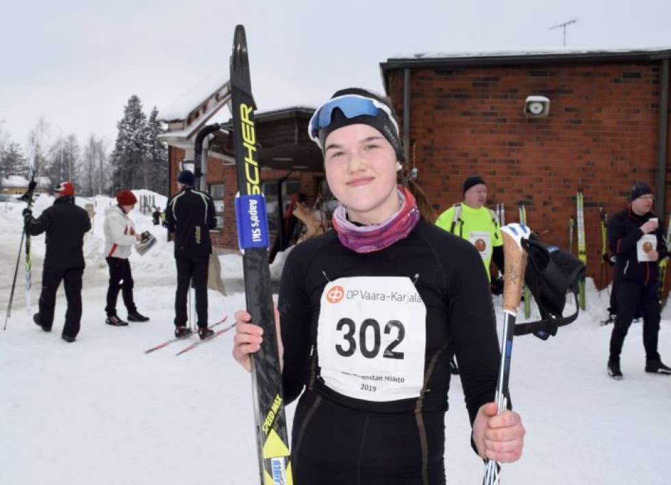Pogostan Hiihdon ensikertalainen, vielä nuorten sarjoissa hiihtävä Jonna Pakola oli naisista nopein.