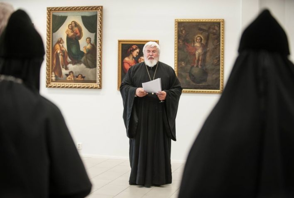 Arkkipiispa Leo pyydettiin avaamaan taidenäyttelyitä, joiden sisällöstä hän sai oikeaa tietoa vasta vuosia myöhemmin.