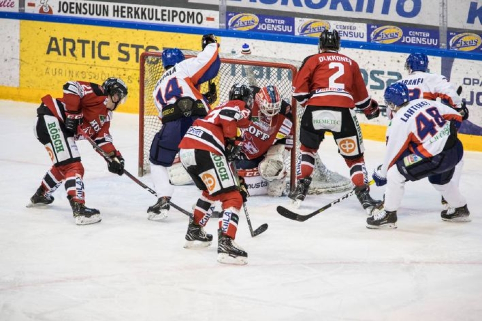 KooKoossa kolme SM-liigaottelua pelannut Niilo Halonen palasi keskiviikkona takaisin Jokipoikien maalille.