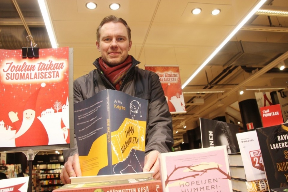 Arttu Käyhkön pakinakokoelma oli Joensuun Suomalaisen kirjakaupan viime vuoden hyvin myyneitä omakustanteita.