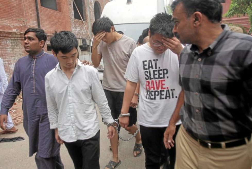 Kolme kiinalaista vangittiin Pakistanissa toukokuussa epäiltynä ihmiskaupparingin pyörittämisestä. Kiinan suurlähetystön samalla viikolla antaman lausunnon mukaan maahan vaimoiksi tuotavia ei päädy prostituoiduiksi.