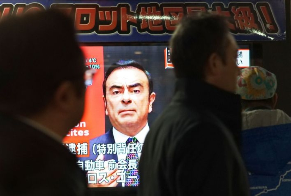 Ghosnin epäillään jättäneen ilmoittamatta verottajalle jopa yhdeksän miljardia jeniä eli 70 miljoonaa euroa tuloistaan. LEHTIKUVA/AFP