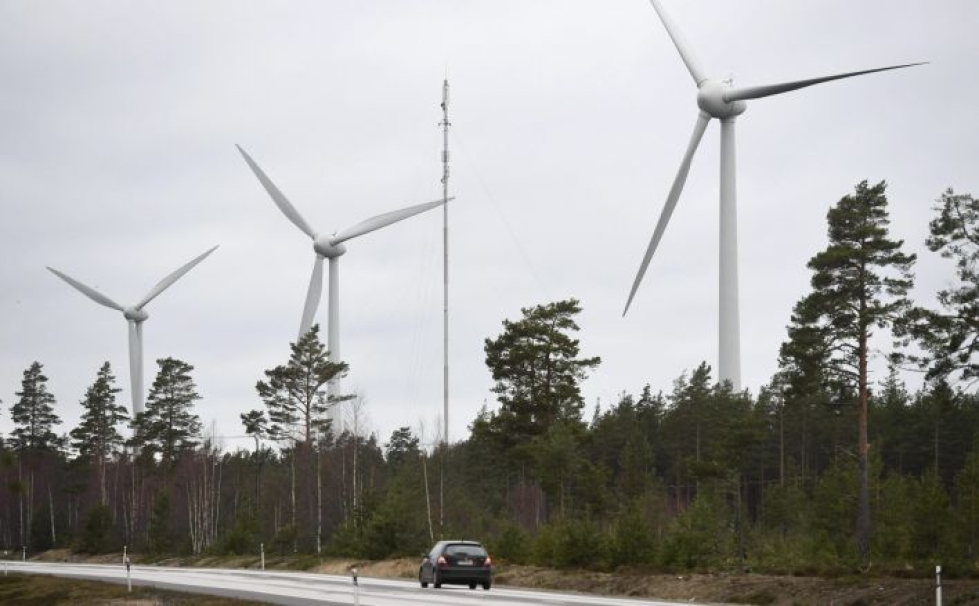 Kymmenessä vuodessa tuulivoiman tuotanto on lisääntynyt 20-kertaiseksi. LEHTIKUVA / Heikki Saukkomaa