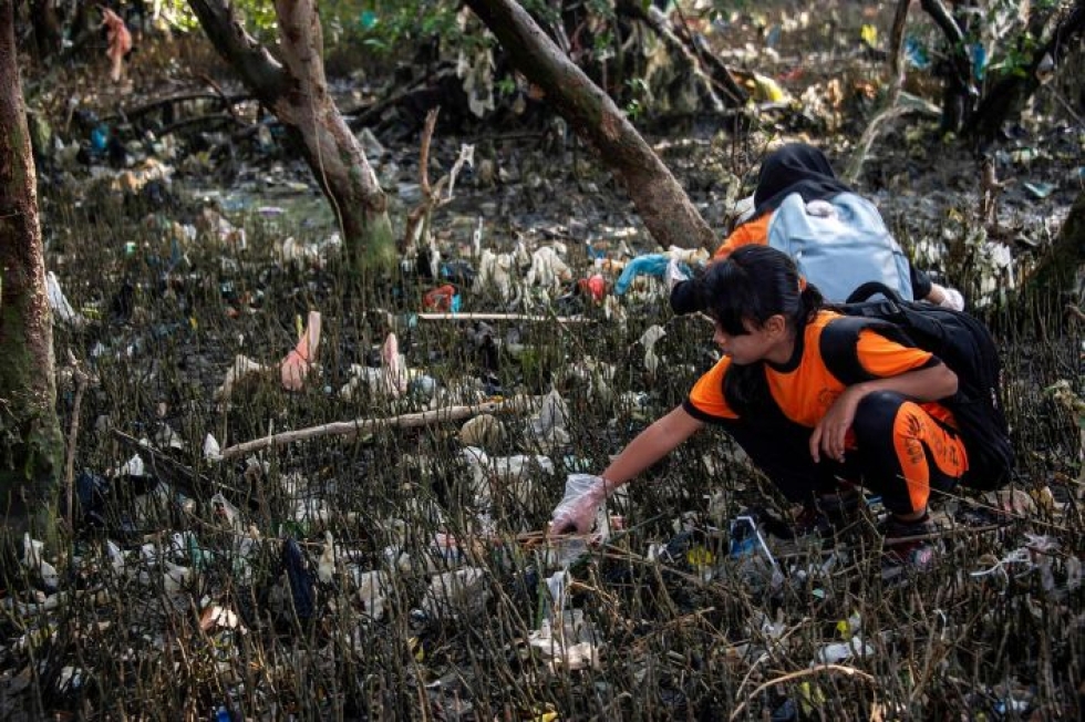 YK:n raportin mukaan 79 prosenttia kaikesta koskaan valmistetusta muovista on heitetty kaatopaikoille. Kuva: Lehtikuva/AFP