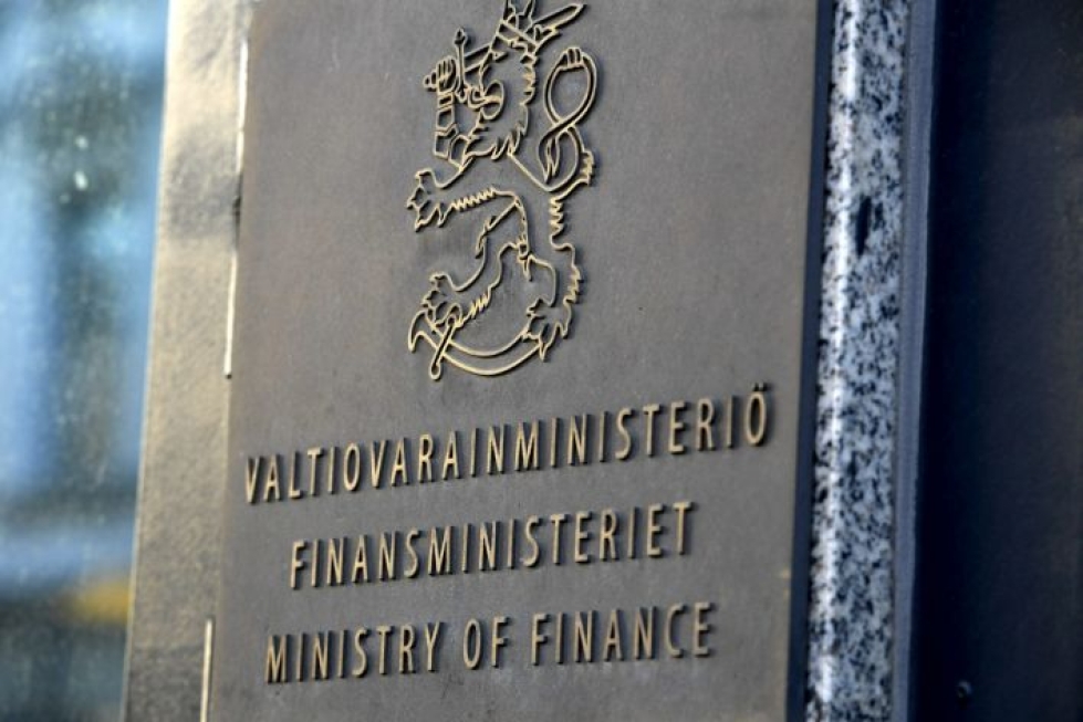 Huhtikuussa ministeriö ennusti, että Suomen talous supistuu tänä vuonna 5,5 prosenttia. LEHTIKUVA / Heikki Saukkomaa