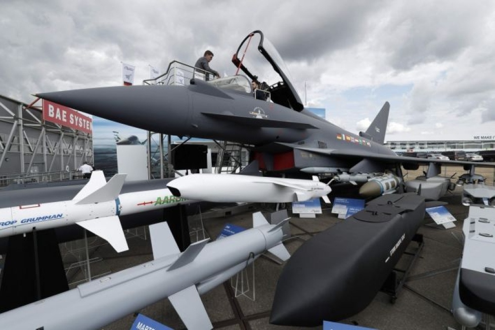 Eurofighter-hävittäjä lentonäytöksessä Lontoossa viime kesäkuussa. LEHTIKUVA/AFP