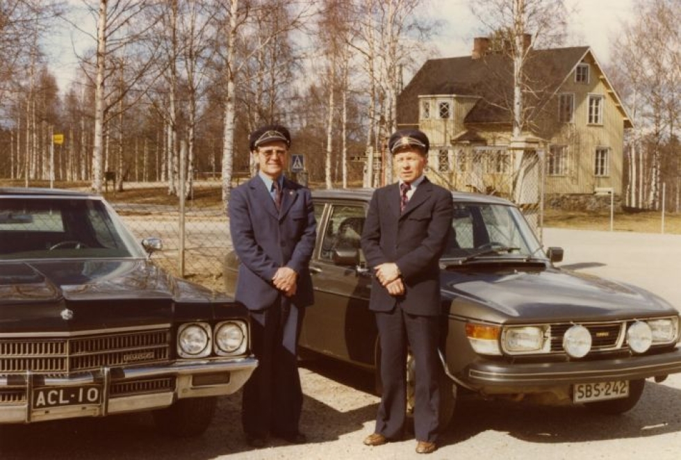 Outokummun kaivoksen autokuskit Kauko Kaurola (vas.) ja Pauli Asikainen Alatorin tuntumassa vuonna 1979. 