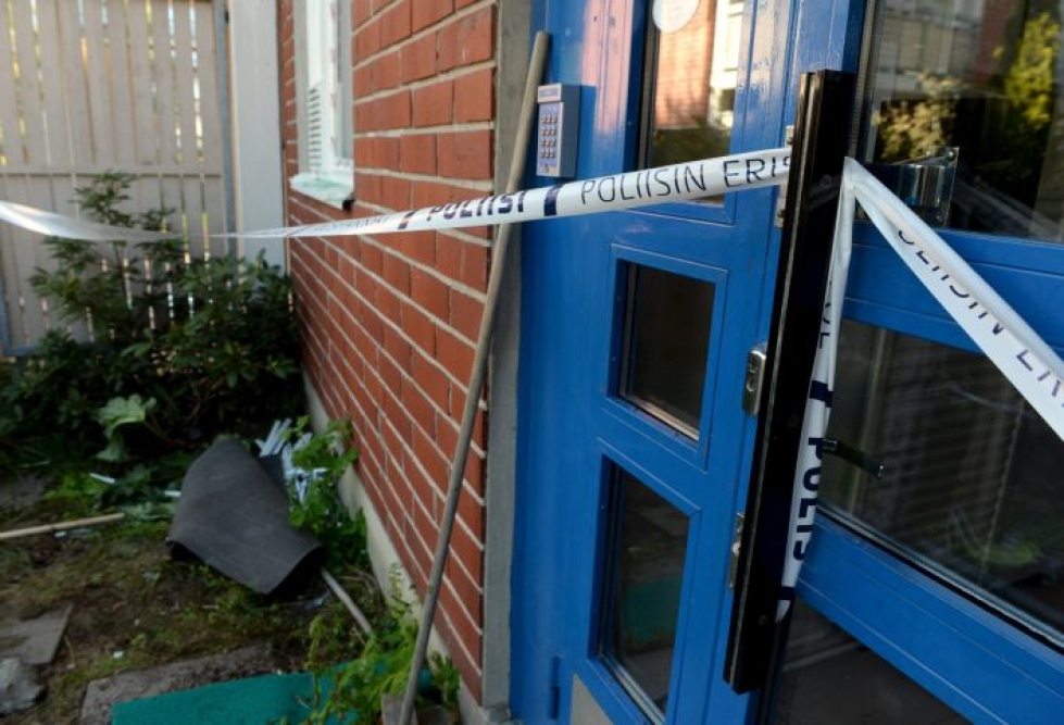 Räjähdys tapahtui viime viikolla, kun poliisit menivät Espoossa sijaitsevalle asunnolle tarkastamaan asunnossa asuneen miehen vointia. LEHTIKUVA / MIKKO STIG