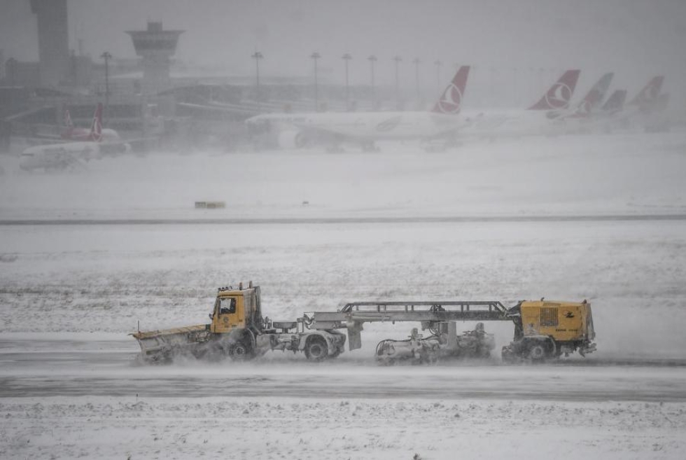 Istanbulin lentokentillä peruttiin satoja lentoja. LEHTIKUVA/AFP