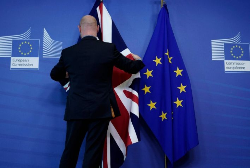 Britannian parlamentti on hylännyt kolme kertaa valmiin erosopimuksen, minkä takia EU-komissio ja Britannia avasivat keskustelut uudelleen. LEHTIKUVA / AFP