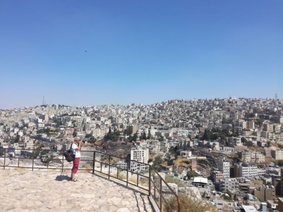 Citadelin huipulta avautuu hieno näkymä koko Ammanin kaupunkiin.
