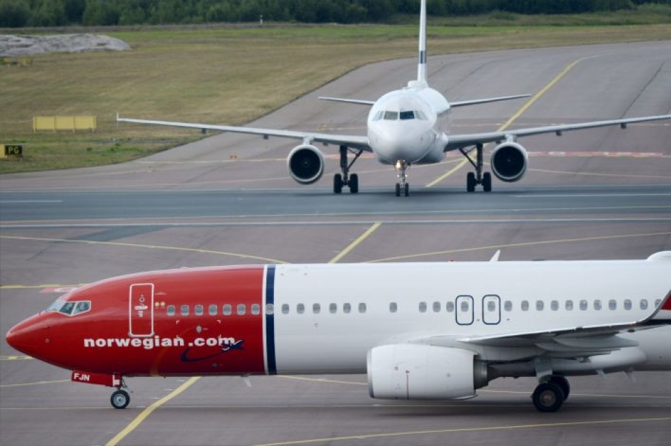 Lentoyhtiö Norwegian lomauttaa jopa 50 prosenttia henkilöstöstään ja varoittaa, että luku voi kasvaa. LEHTIKUVA / MIKKO STIG