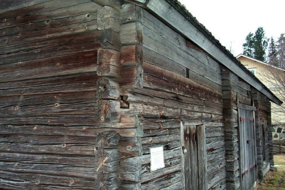 Tohmajärven museoalueella sijaitsee esimerkiksi kirjailija Maiju Lassilan synnyinkodin pihasta siirretty aitta.