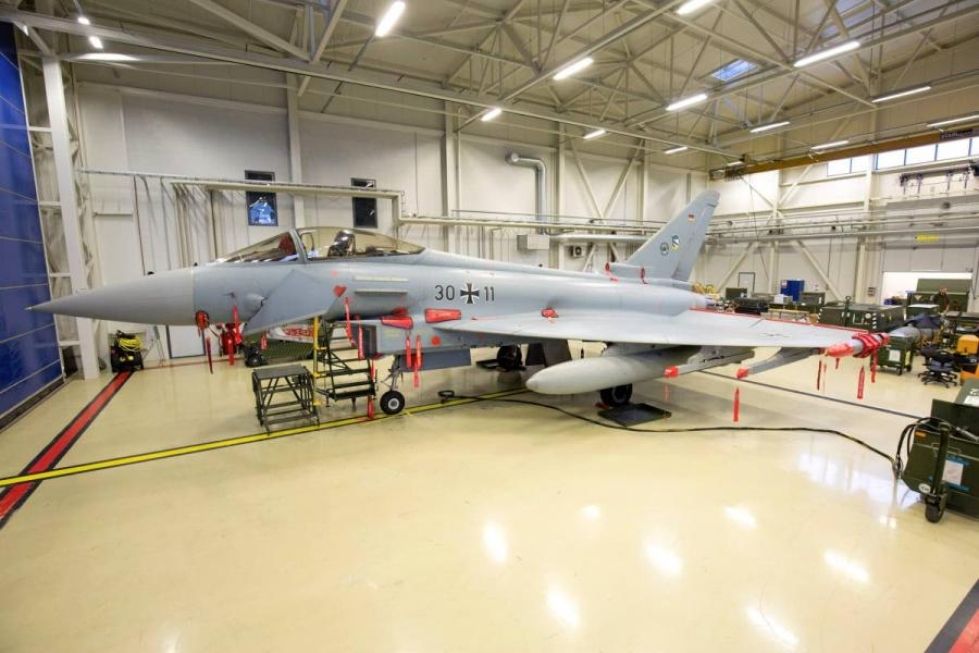 Naton käyttöön annettu Saksan ilmavoimien Eurofighter Typhoon -hävittäjä Virossa, Ämarin lentotukikohdassa.