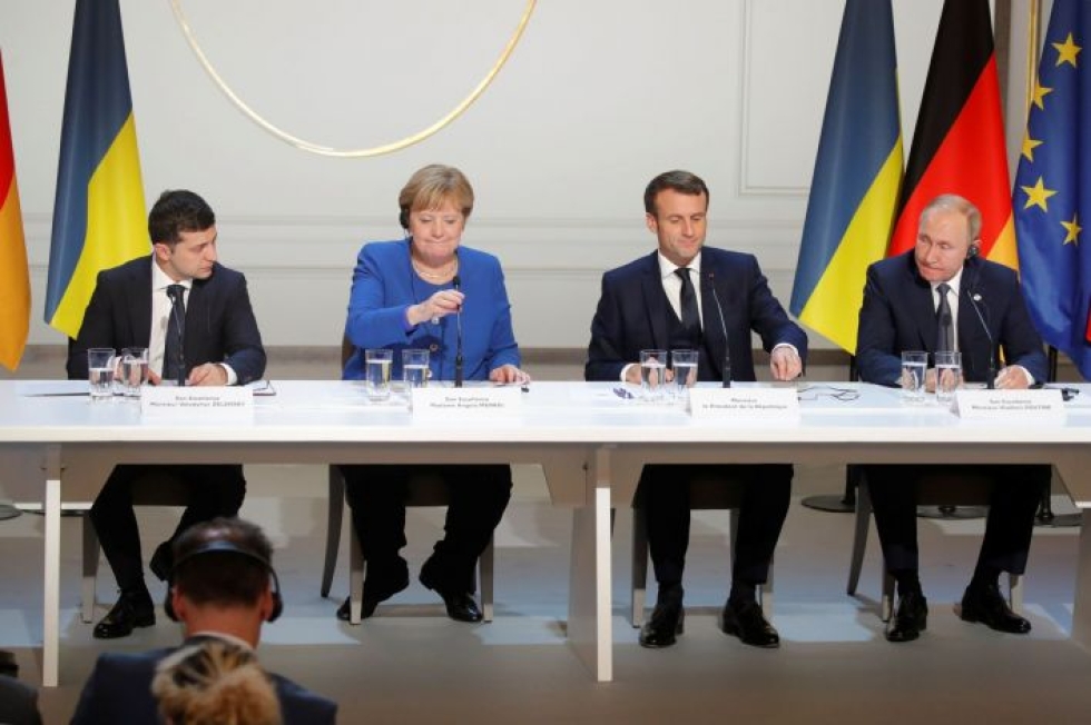 Saksan Merkel ja Ranskan Macron toimivat välittäjinä Zelenskyin ja Putinin historiallisessa tapaamisessa. Lehtikuva/AFP