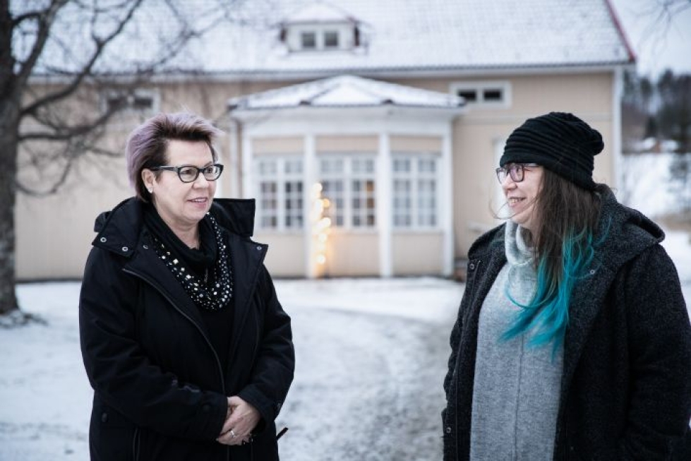 Raija Lindberg ja Anne-Mari Myller luotsaavat hoitokoti Tuhkimoa.