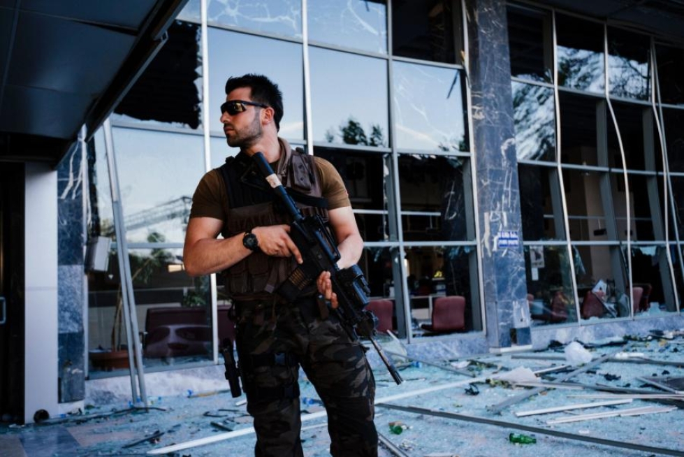 Turkissa lähes 9 000 poliisia sai potkut vallankaappausyrityksen jälkeen. LEHTIKUVA/AFP