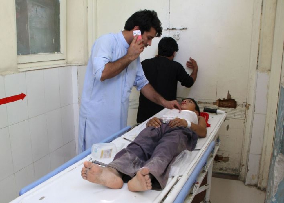 Poliisin mukaan sairaaloihin Jalalabadiin on tuotu kymmeniä haavoittuneita. LEHTIKUVA / AFP