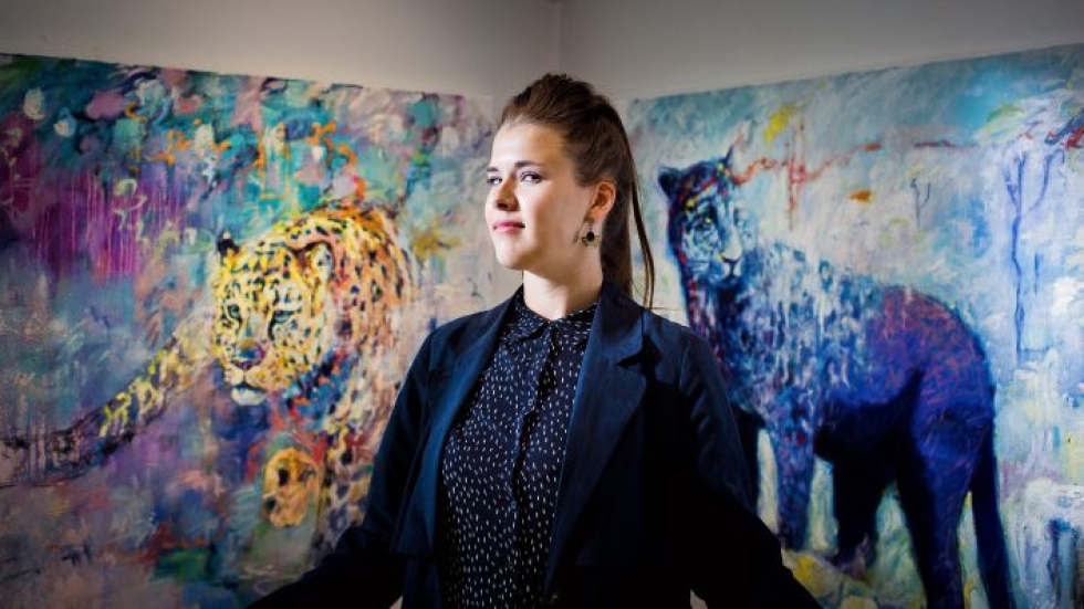 Johanna Lumme tunnetaan kuvataiteilijana. Kuvassa Lumme on Taidekeskus Salmelan kesän avajaisissa vuonna 2016.