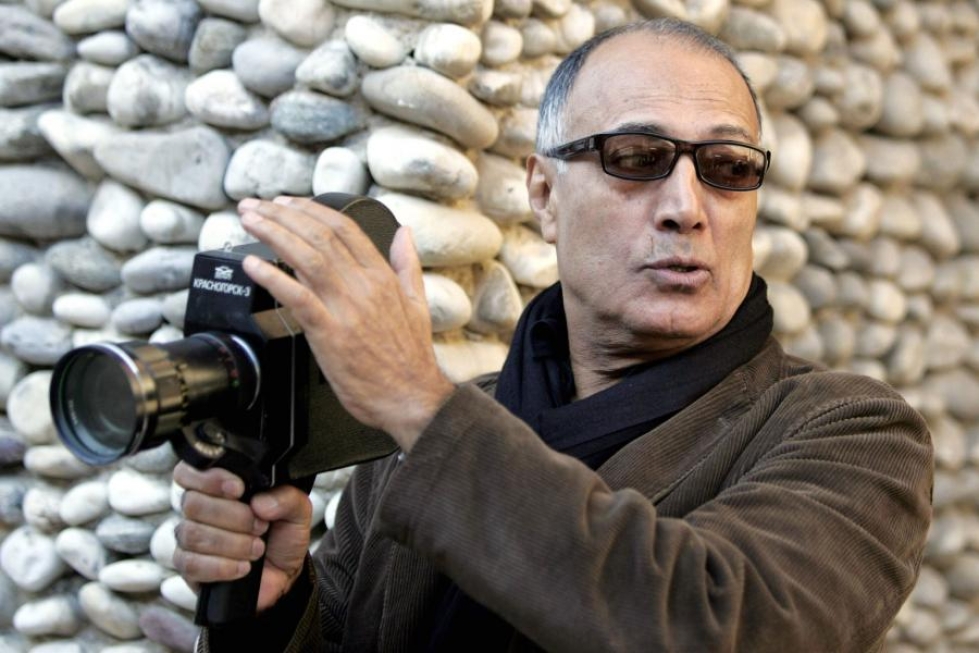 Elokuvaohjaaja Abbas Kiarostami tunnetaan parhaiten elokuvastaan Kirsikan maku. LEHTIKUVA/AFP