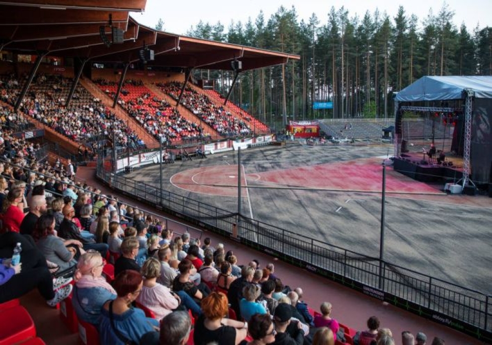 Mehtimäen uudella pesäpallostadionilla on järjestetty aikaisemmin muun muassa Vesa-Matti Loirin konsertti.