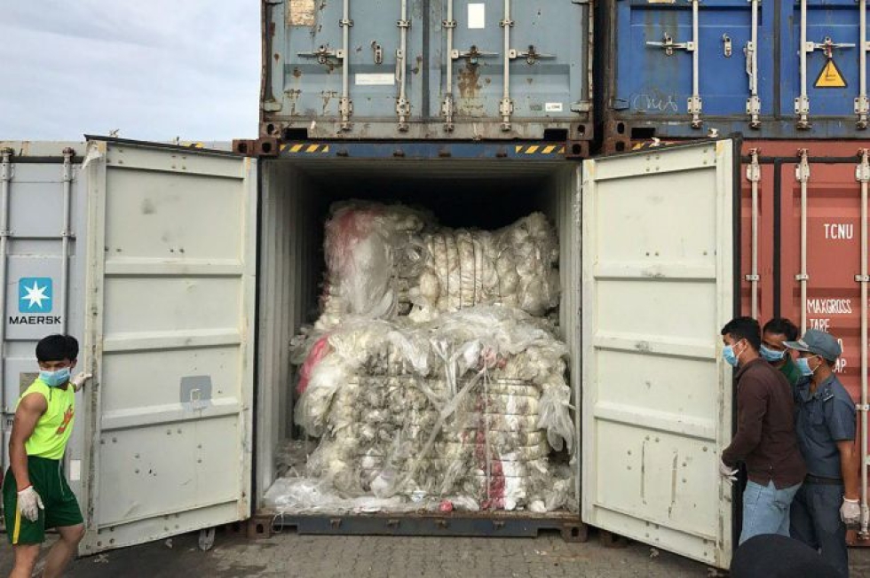 Kambodzha aikoo lähettää rahtikonteista löytyneet 1 600 tonnia muovijätettä takaisin Yhdysvaltoihin ja Kanadaan. LEHTIKUVA / HANDOUT