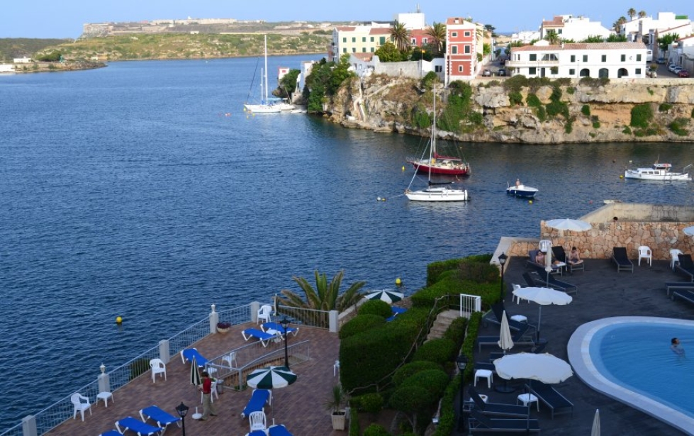 Menorcan saaren yksi suurimmista kaupungeista on Ciutadella, jossa kadut ovat mukavan tasaisia. Näkymä hotellin parvekkeelta on kaunis.