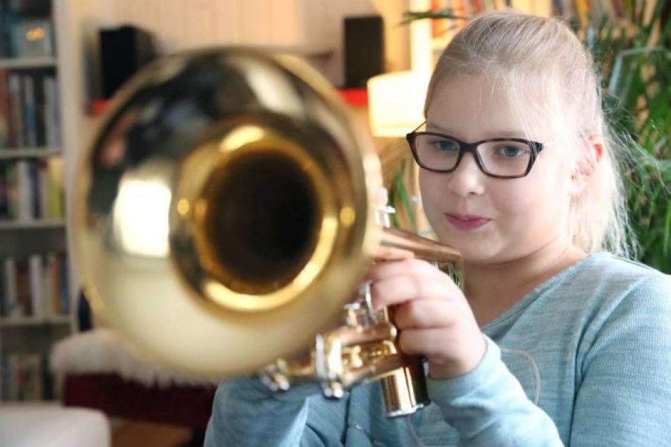 Joensuulainen Hertta Ryhänen aloitti trumpetinsoiton konservatorion lainasoittimella. Oman trumpetin hän sai ensimmäisen vuoden jälkeen, kun harrastus oli osoittautunut mieleiseksi.