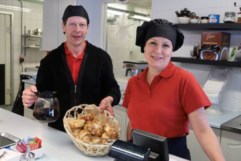 Elmo ja Jaana Partanen ovat Cafe Eljan uudet yrittäjät.