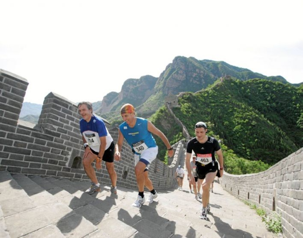 Yli 2?500 juoksijaa osallistui Kiinan muurin maratonille vuonna 2010.