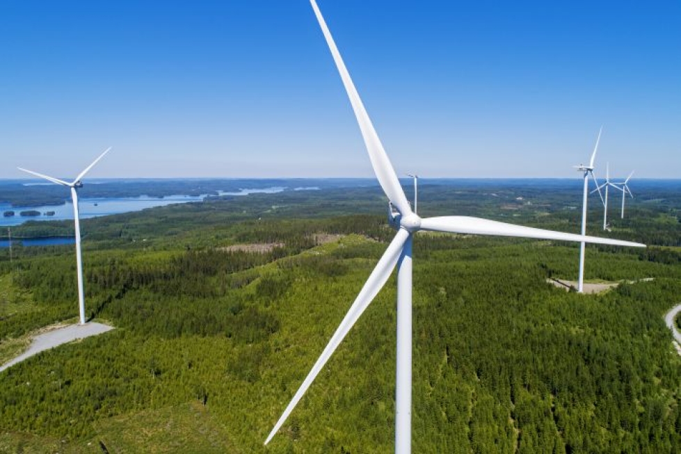 Suuria tuulivoimapuistoja on lähivuosina nousemassa ennen muuta Länsi- ja Pohjois-Suomeen, mutta hankkeita on muuallakin. Kuvassa Latamäen tuulivoimapuisto Keski-Suomen Luhangassa.