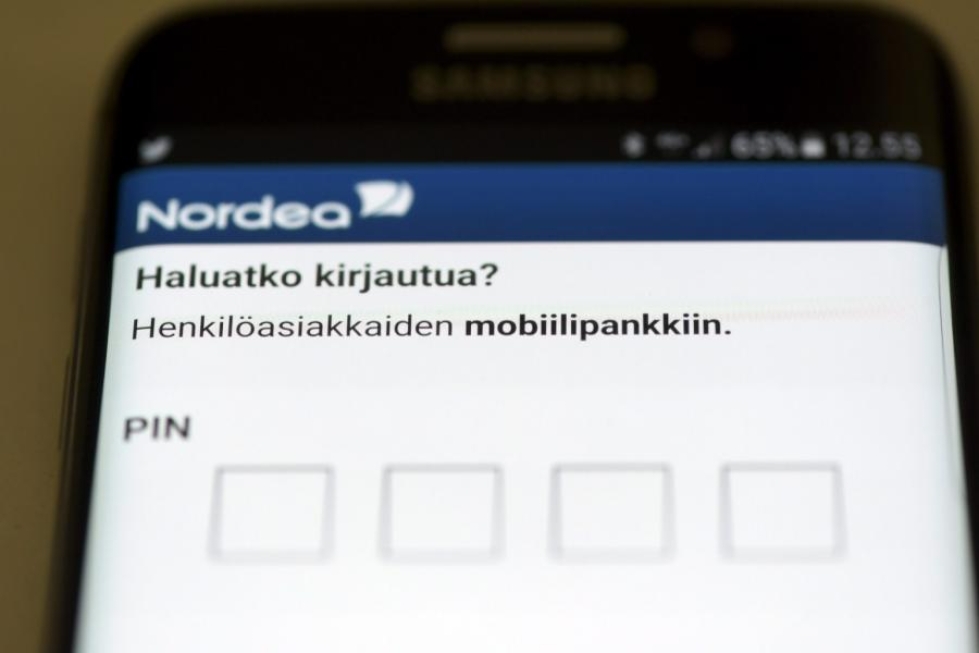 Suomessa pankit voivat liittää pikamaksun omiin mobiilimaksusovelluksiinsa.  LEHTIKUVA / Heikki Saukkomaa